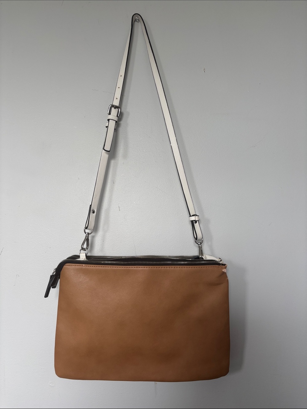 Zara (trafaluc ) Black Crossbody Leather Shoulder Bag with White Strap - Picture 2 of 3